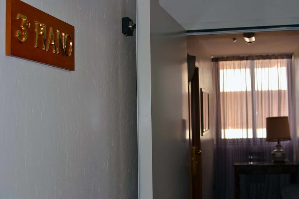 Sabra Hotel 8/35