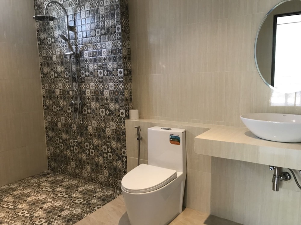 Phalarn Inn Resort 56/57
