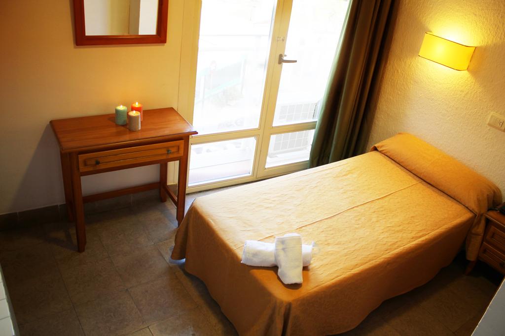Mercedes Hotel 18/56