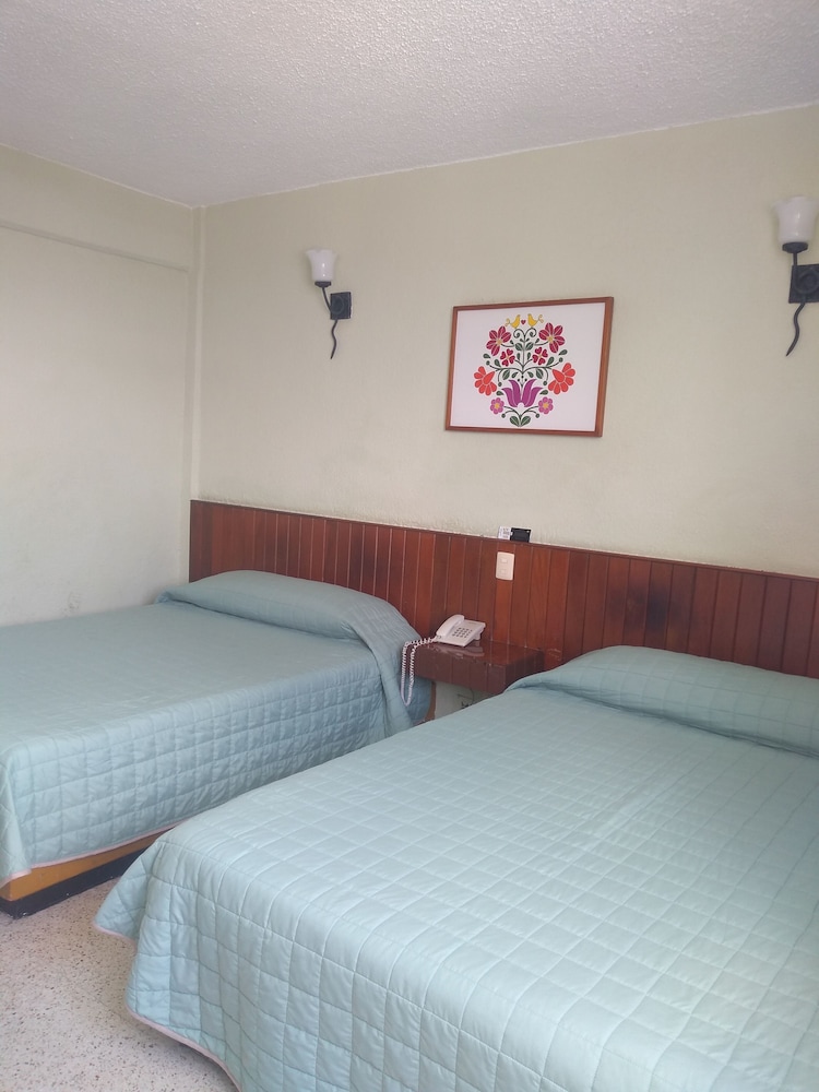 ROOM, 2 DOUBLE BEDS