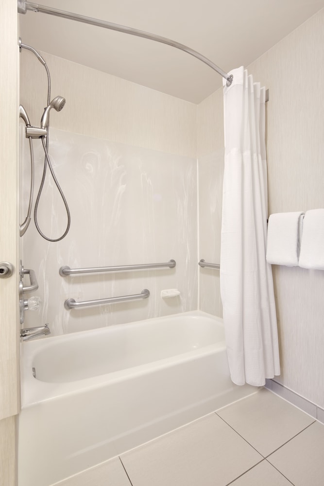 1 Bedroom, Suite, Queen Bed, Sofa 8/9