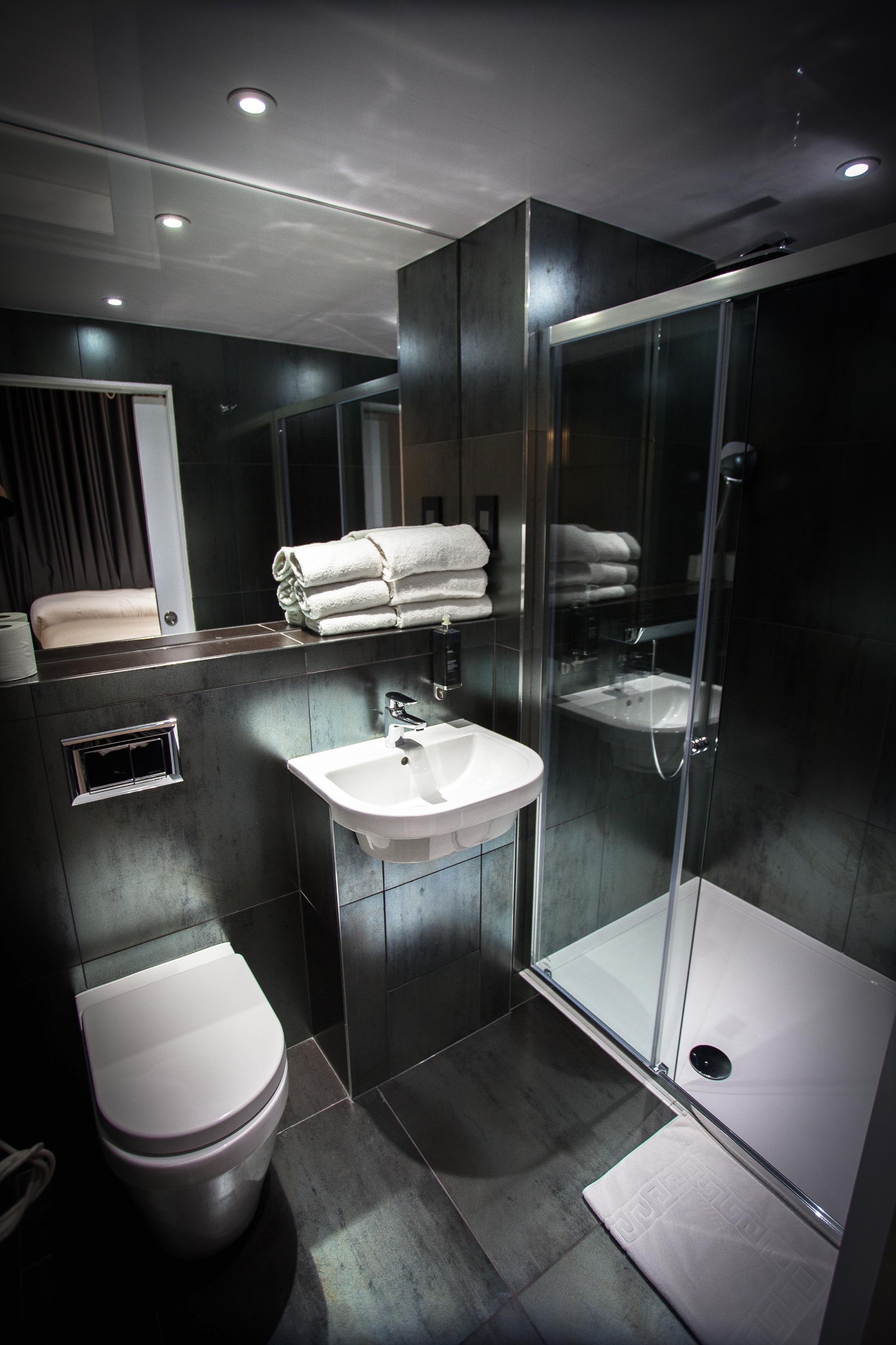 Standard, Twin Beds, Private Bathroom, The W14 Kensington 2/2