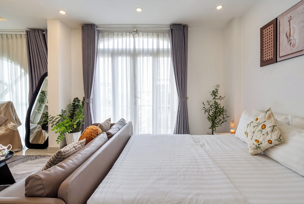 DELUXE, STUDIO, QUEEN BED