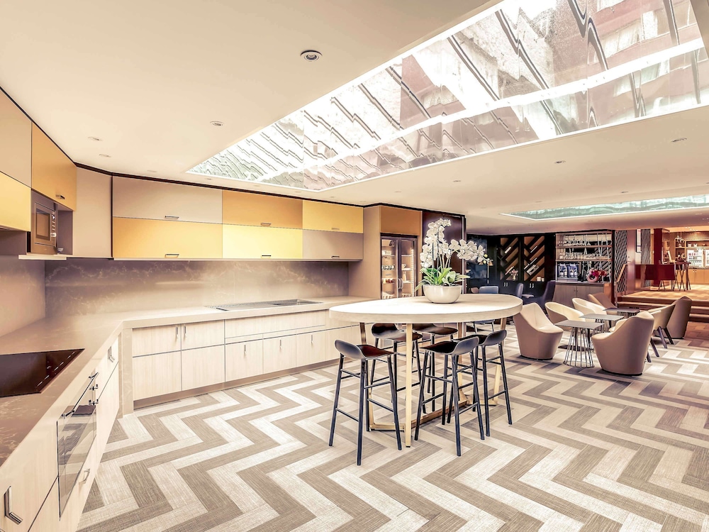 Mercure Paris Arc de Triomphe Etoile 56/72