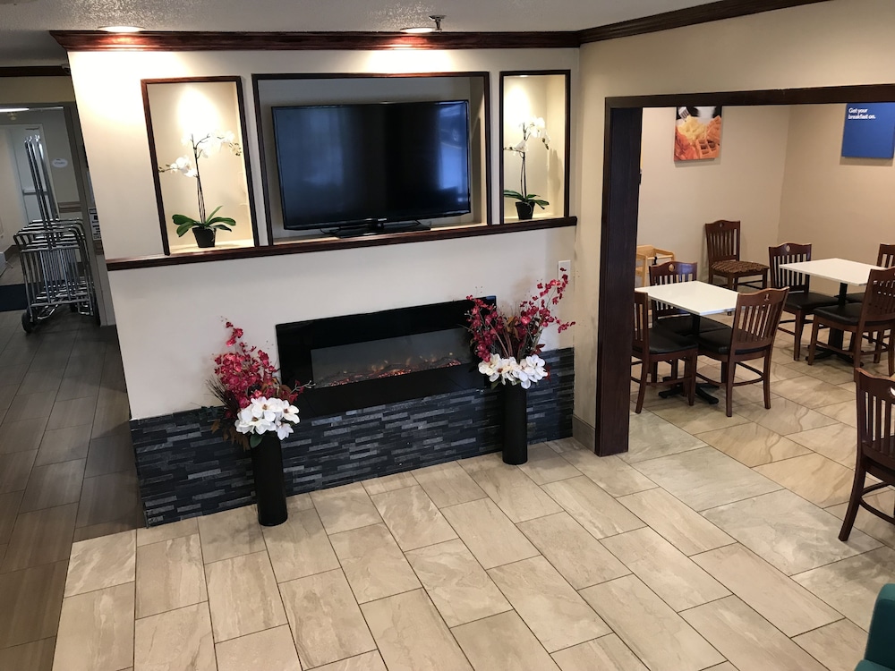 Baymont By Wyndham Grand Rapids Southeast 8/38
