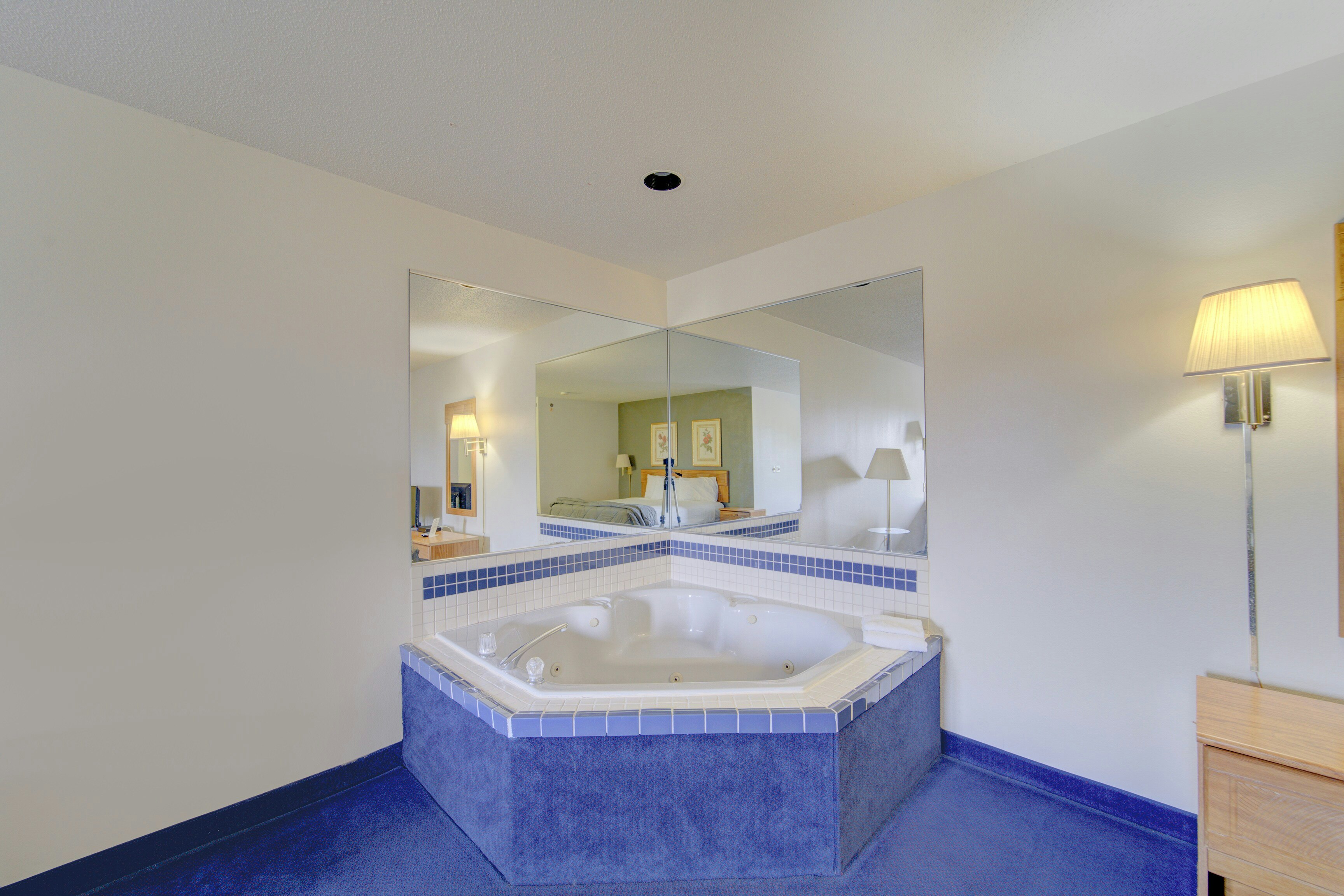Capital O Amerihost Inn and Suites Fulton Hwy 54 MO 43/63