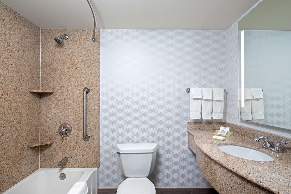 Hilton Garden Inn Halifax Airport 8/32