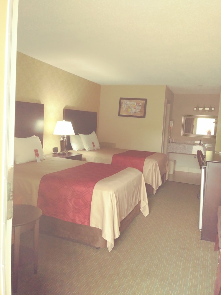 Econo Lodge Lynchburg, VA 14/50