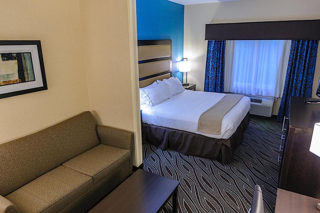 Standard, King Bed, Sofa