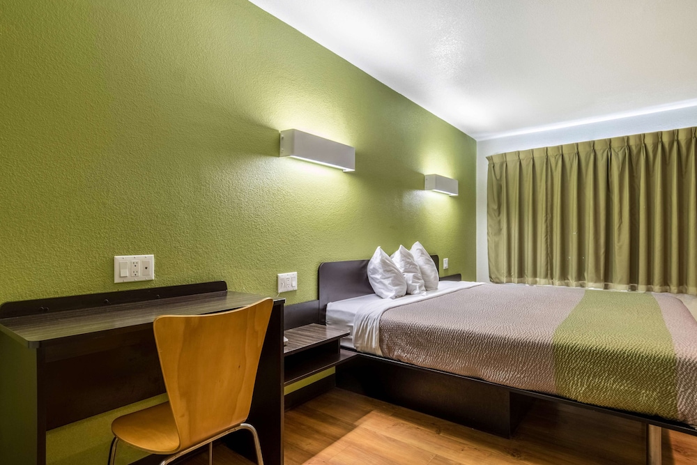 Motel6 Redlands, CA 26/43