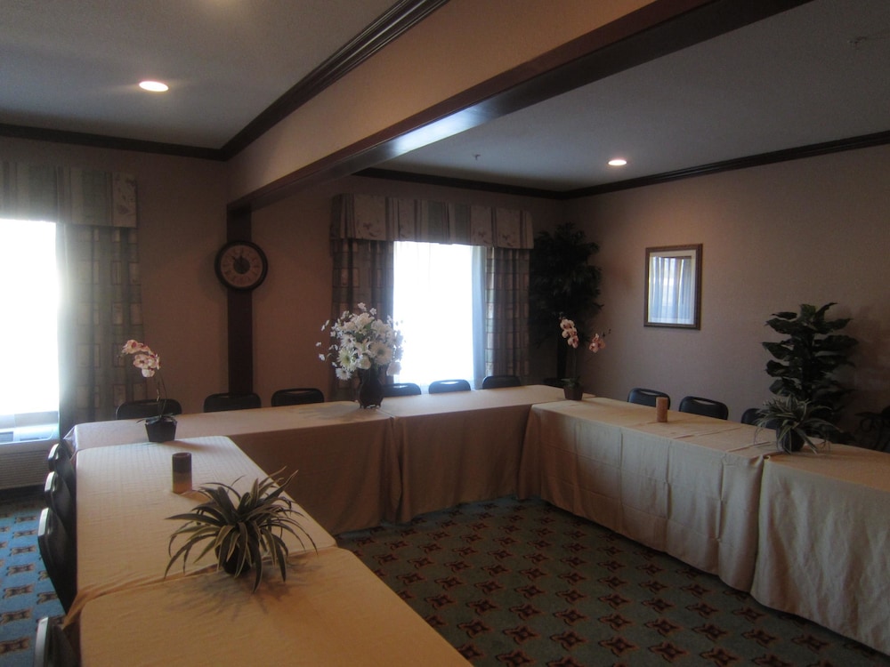 Best Western Granbury Inn & Suites 6/36