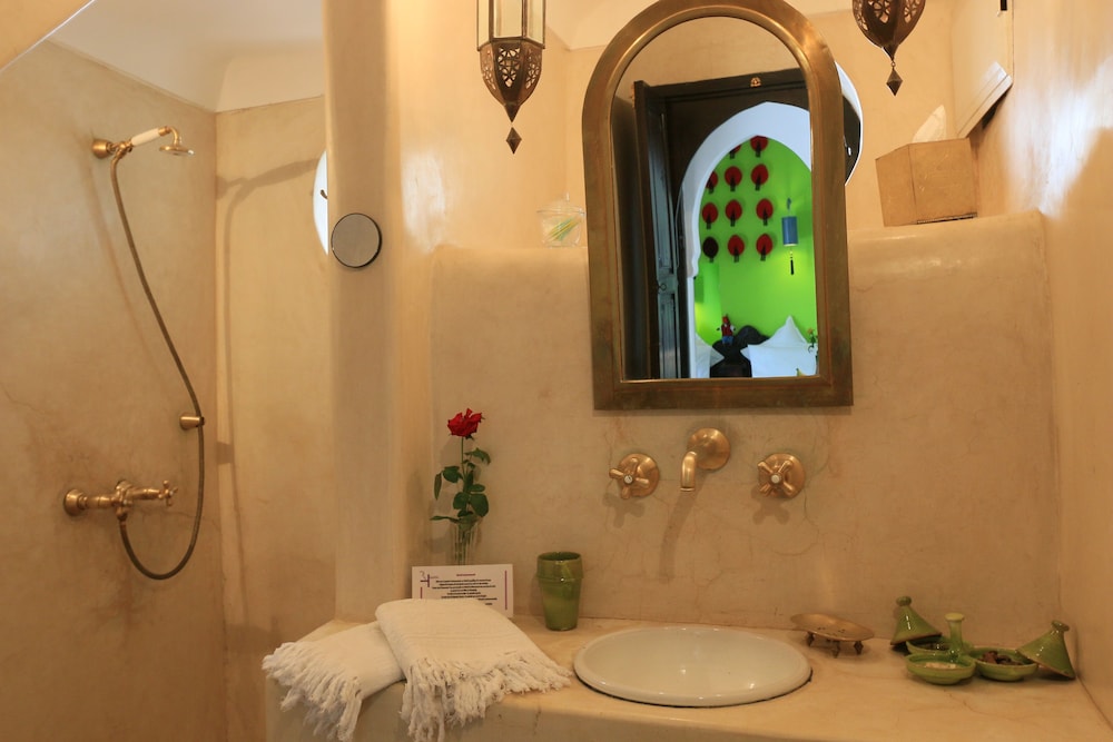 Riad Houdou 77/77