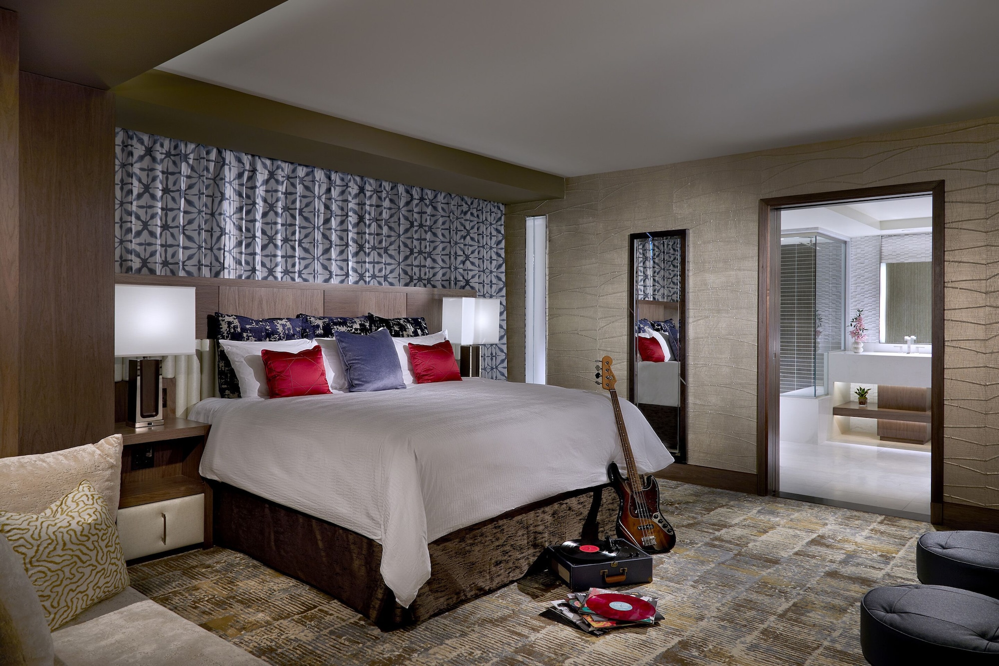 Gold, Suite, King Bed, West Tower