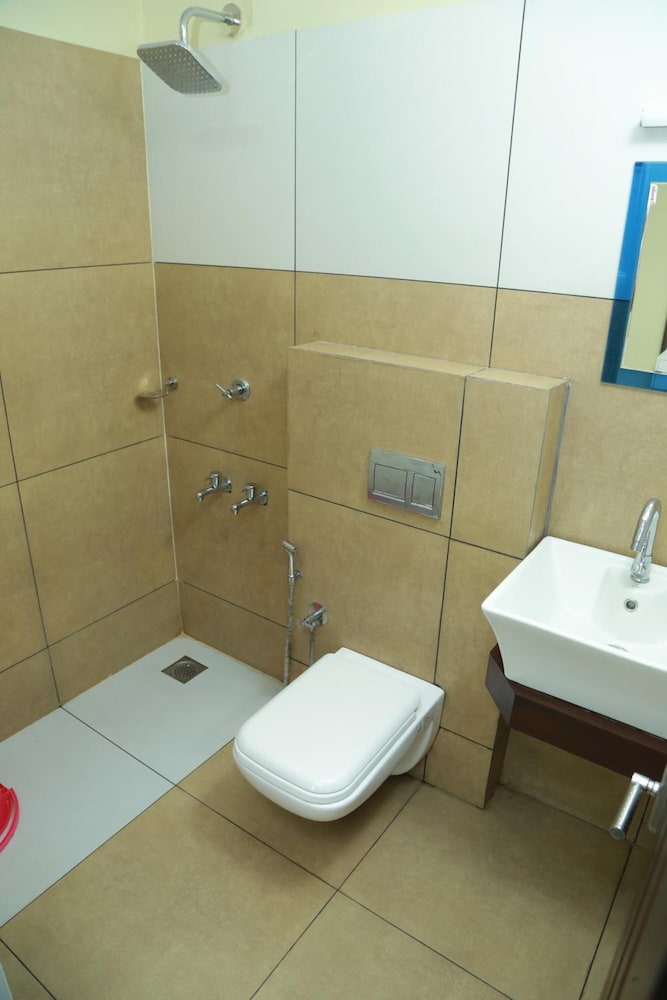 Hotel Brahmaputhra 32/33