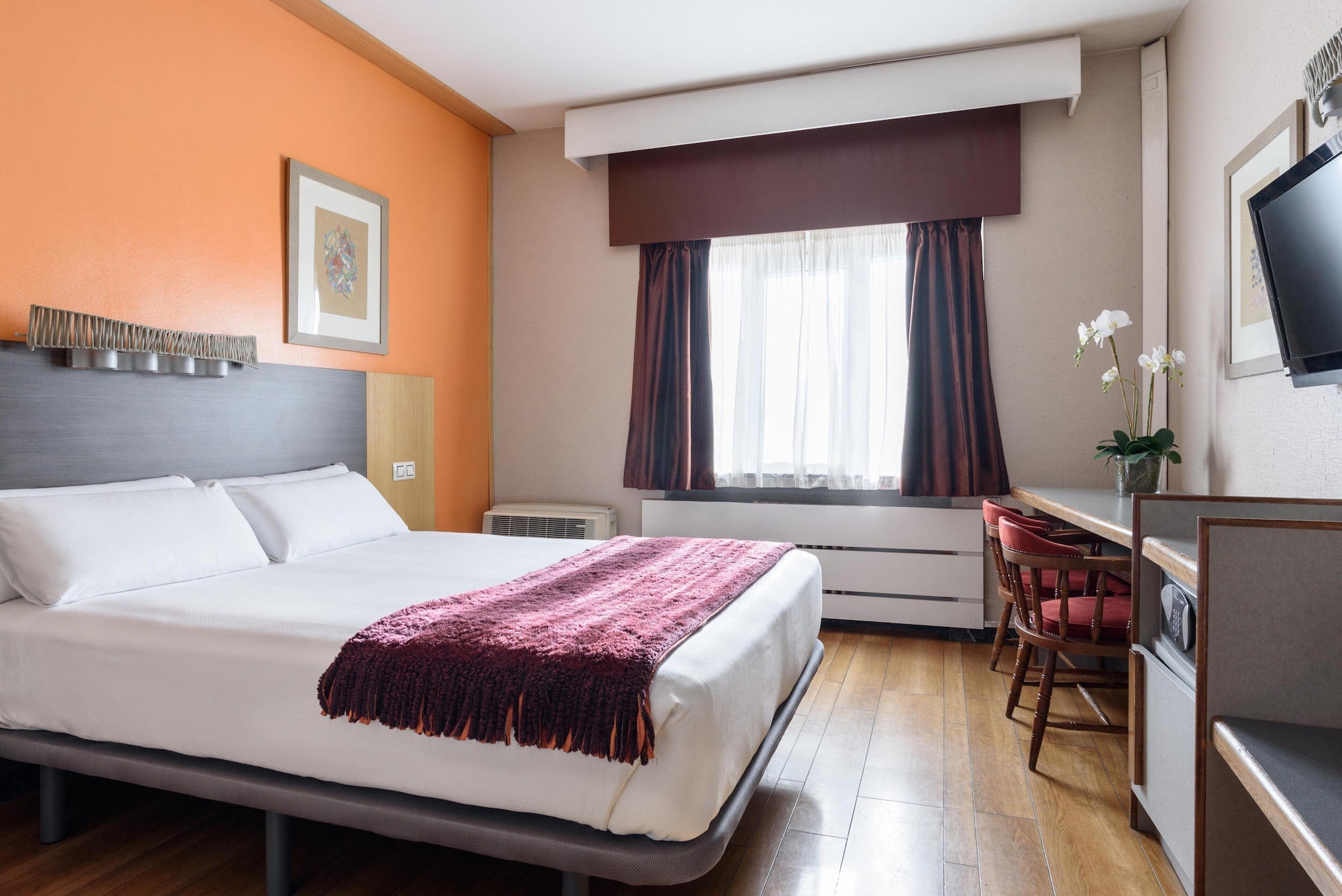 ROOM, DOUBLE BED