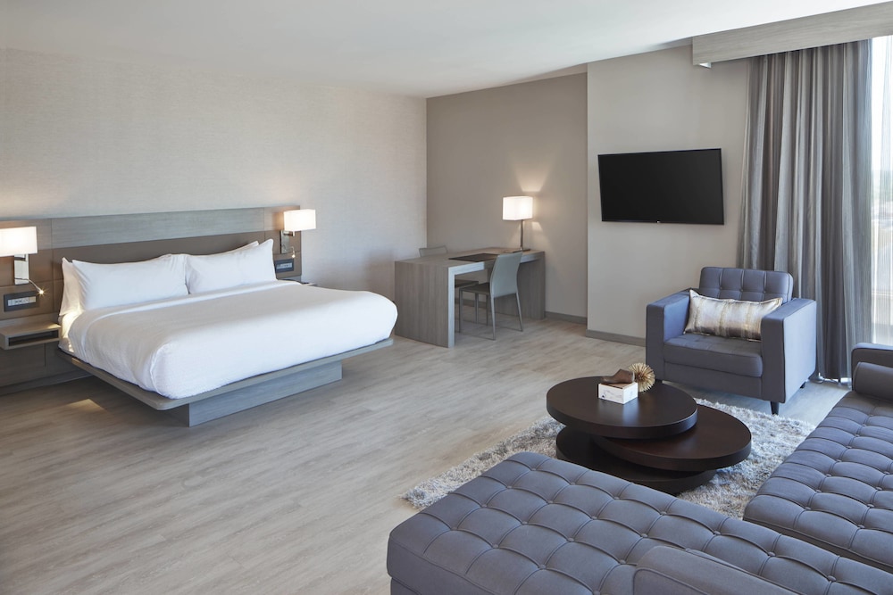 AC Hotel Des Moines East Village 6/48