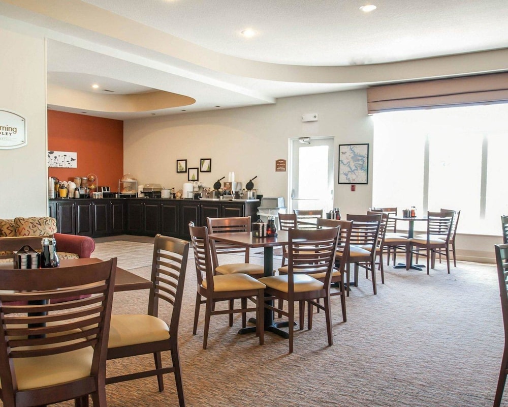Sleep Inn Suites Lake of the Ozarks 41/52