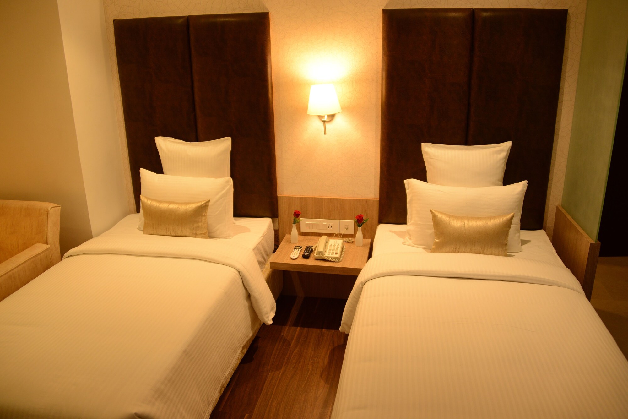 EXECUTIVE, KING BED