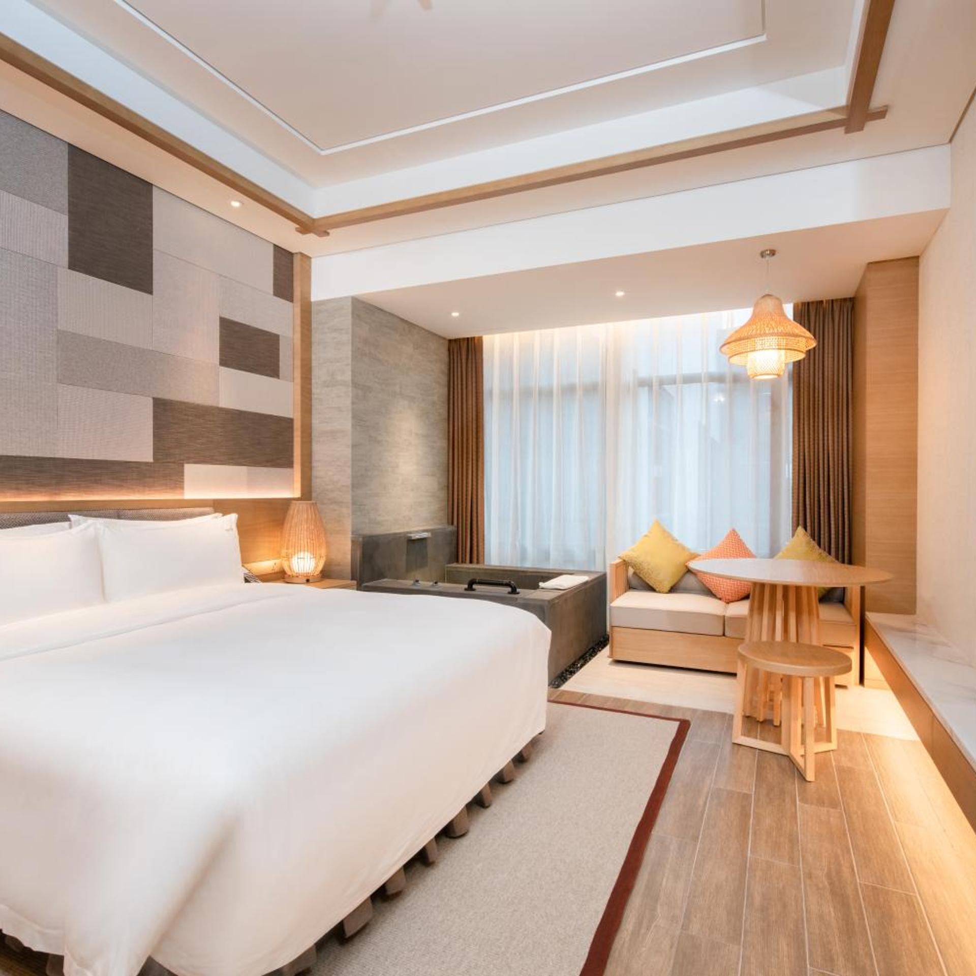 Standard, King Bed, Mountain View