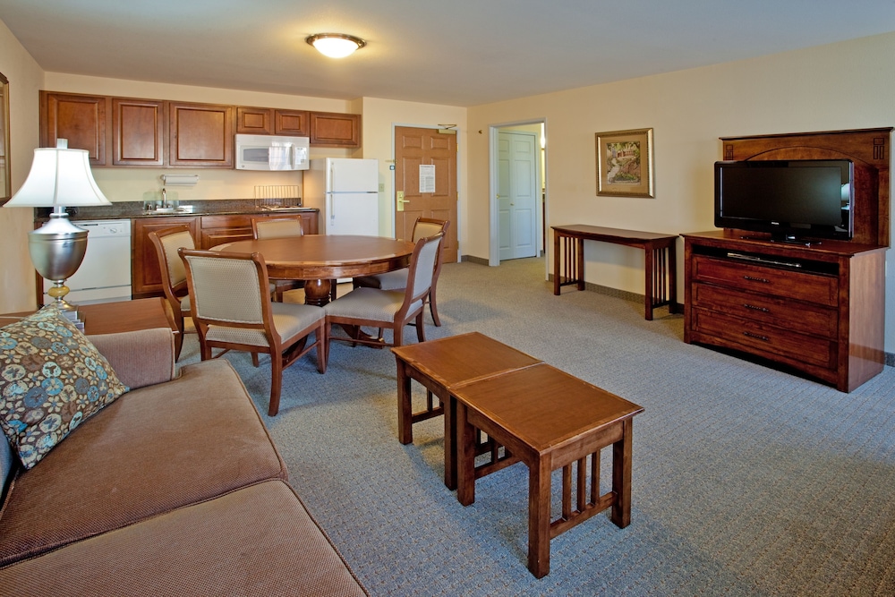 Staybridge Suites Albuquerque Airport 33/59