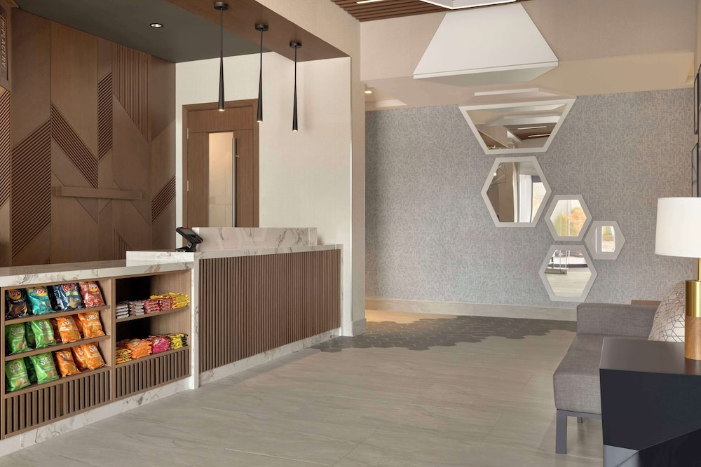 Hyatt Place Windsor 7/50