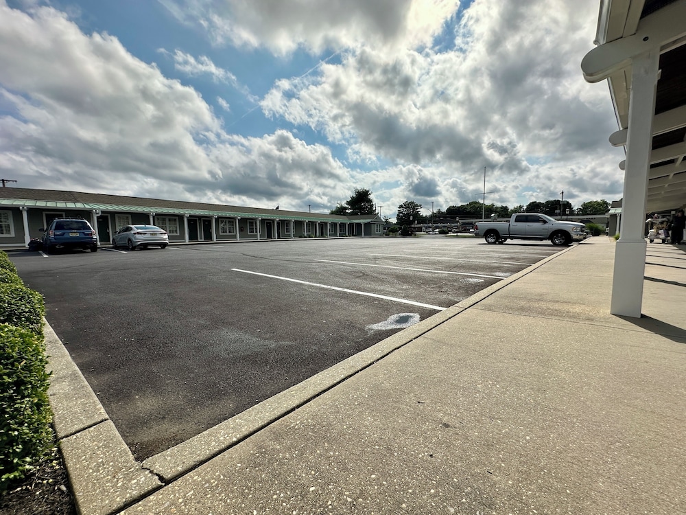 Sea Girt Lodge 48/72
