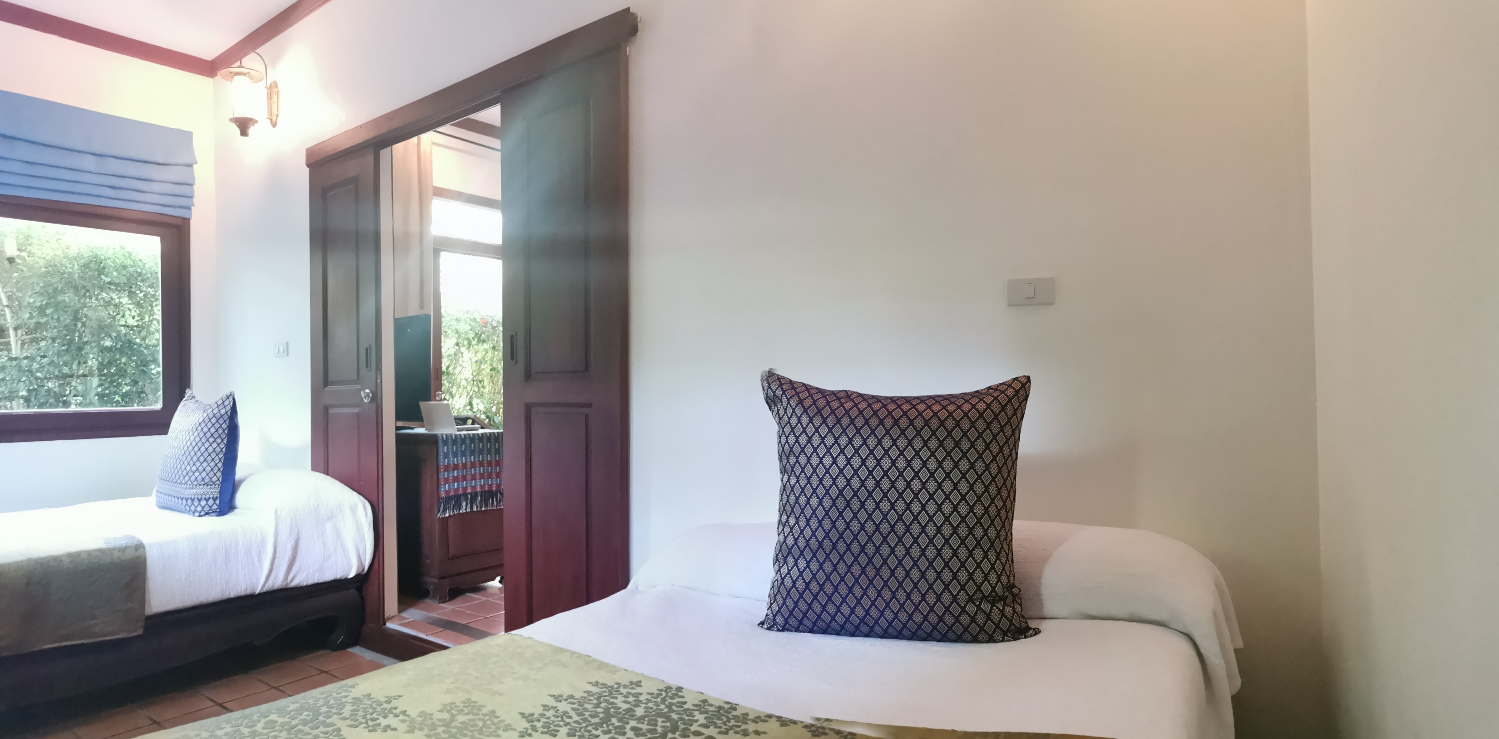 Downstairs, Gold, Extra, Forest View