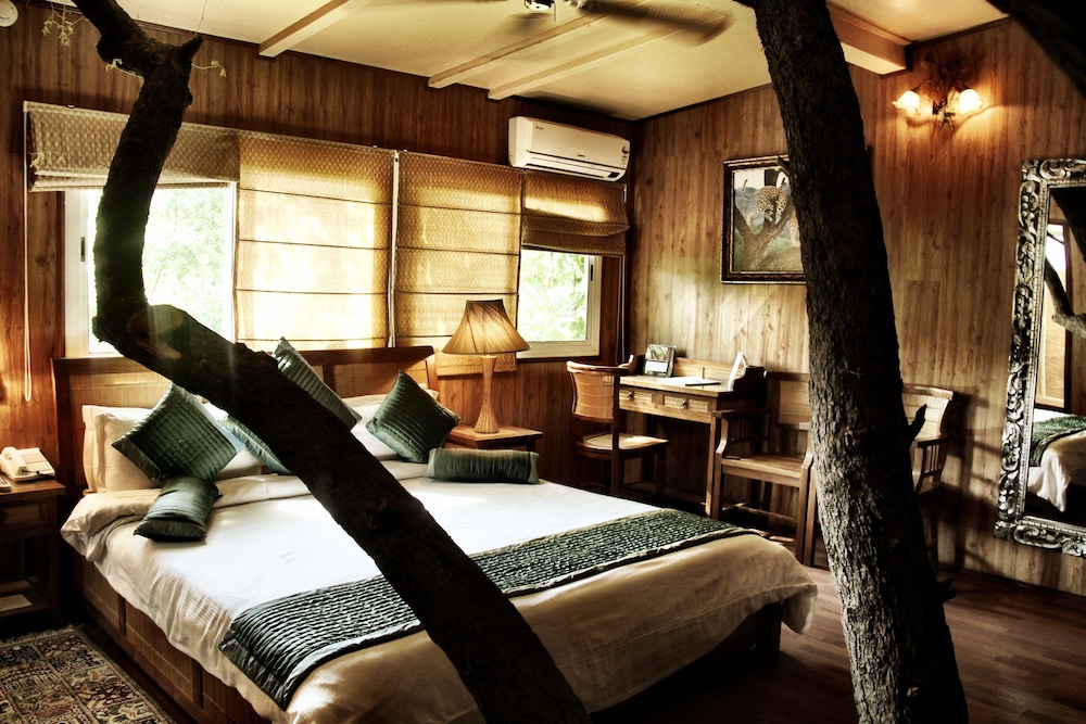 The Tree House Resort 10/35