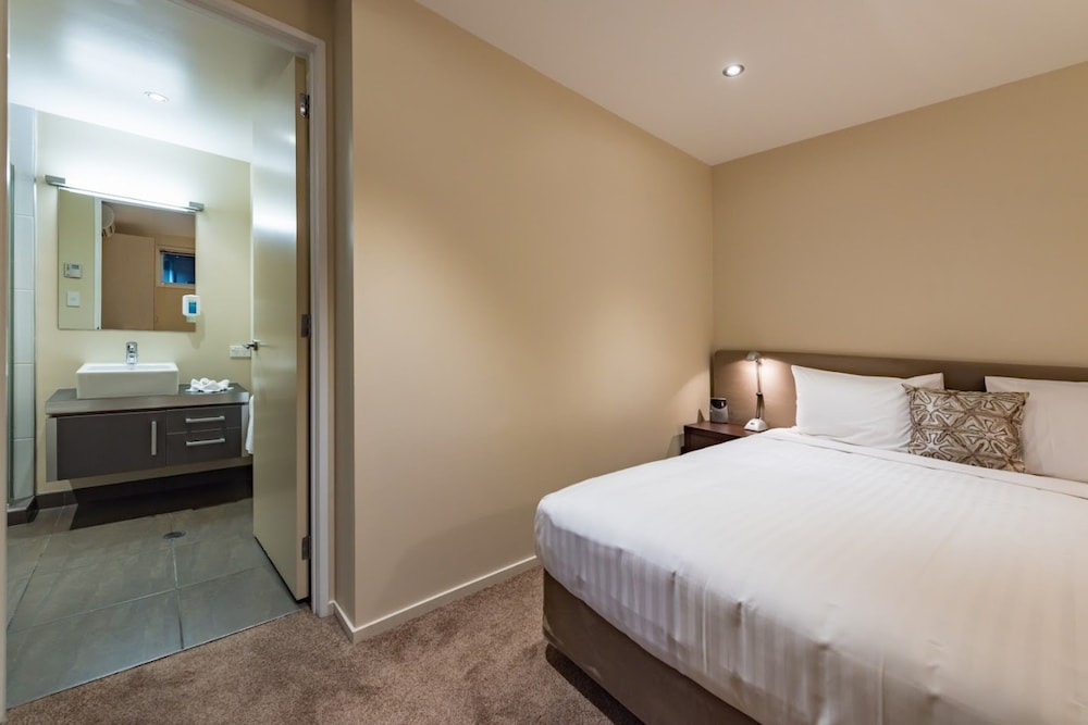 Edgewater Palms Apartments 25/74