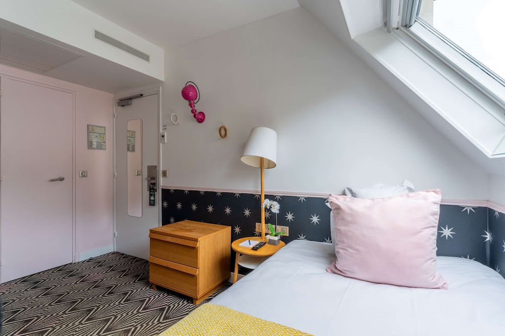 ROOM, SINGLE, SINGLE BED