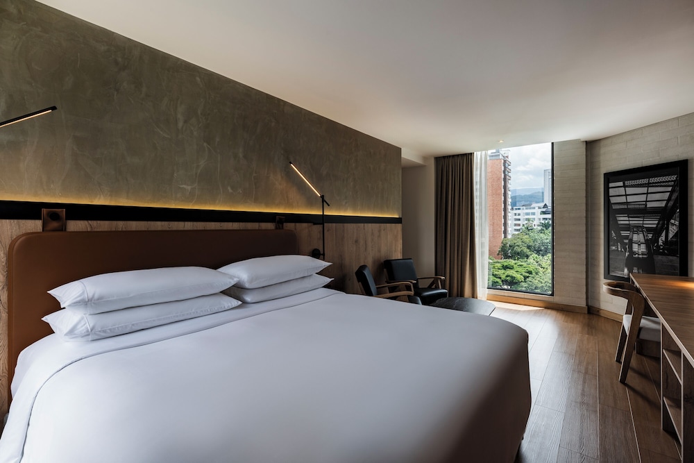 Collection, Junior Suite, King Bed, City View