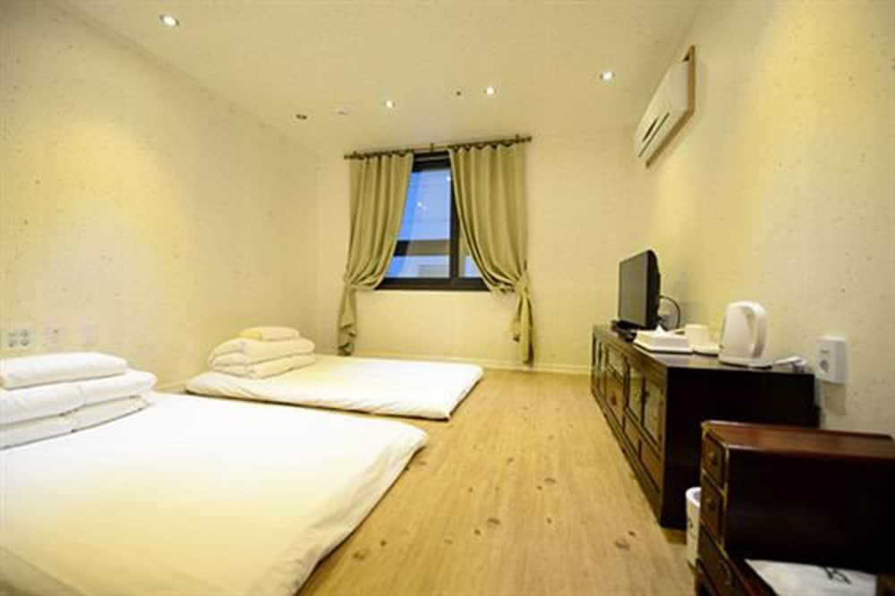 Hotel Graytone Dunsan 10/50