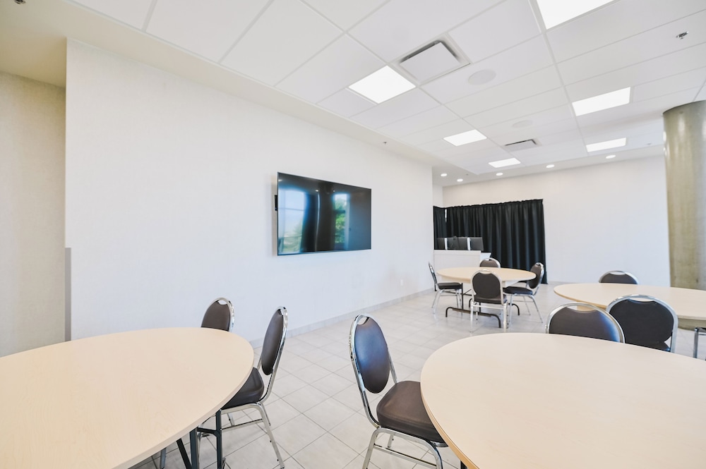 Residence & Conference Centre - Kamloops 54/61