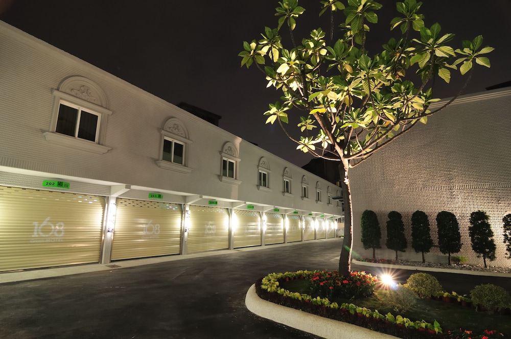 168 Green Motel 42/51