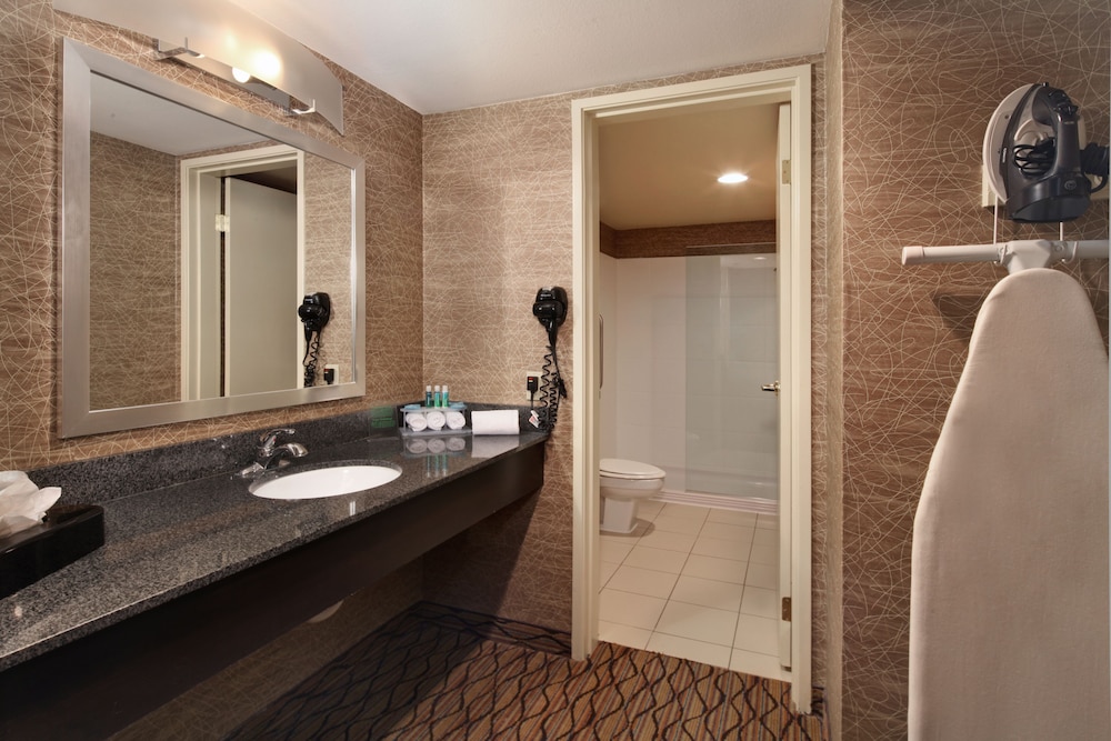 Holiday Inn Express Port Hueneme 13/38