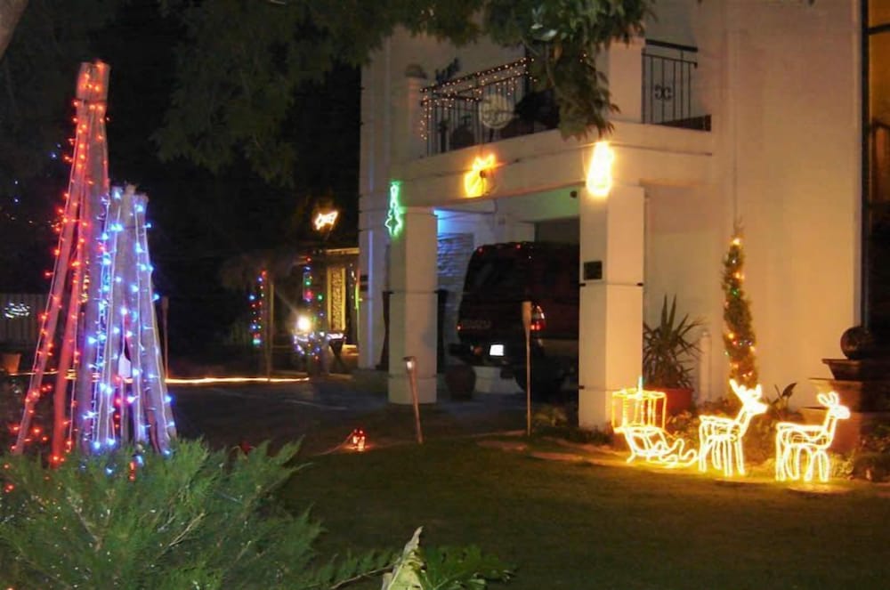 La Boheme Guesthouse 12/13