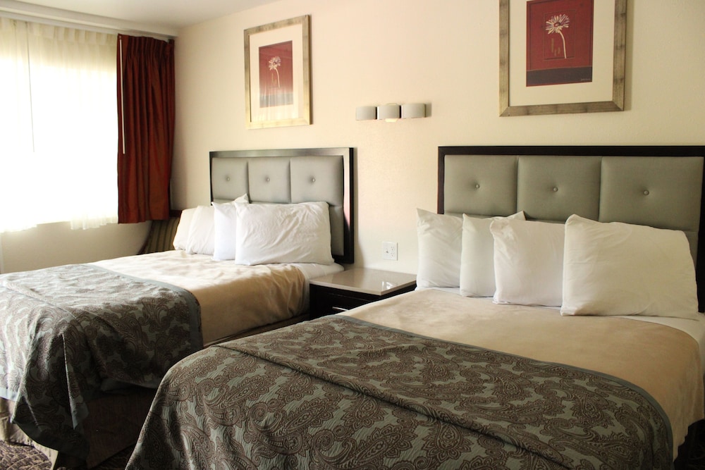 Renovated, Standard, 2 Double Beds, Bathtub