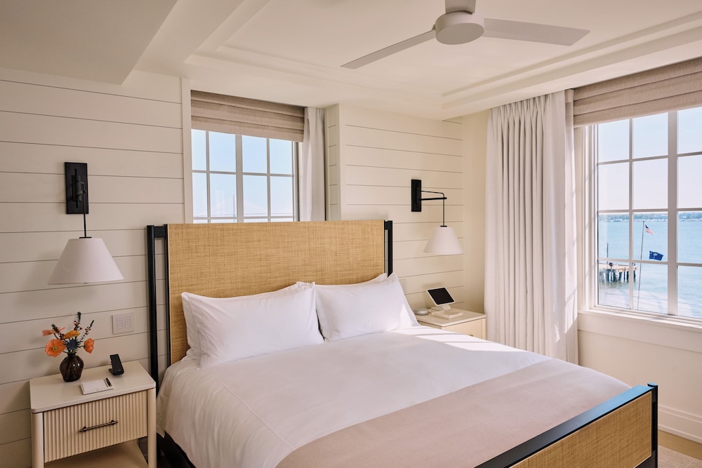 Suite, King Bed, Water Front, Sofa