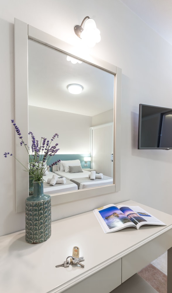 Ilios Hotel 38/47