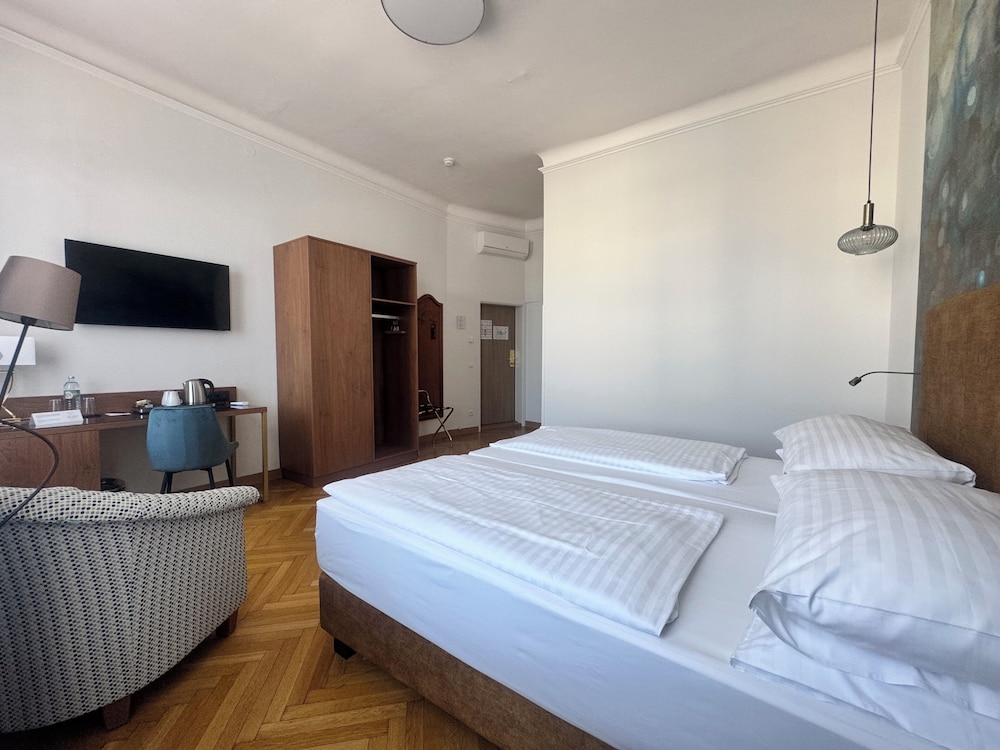 غرفة ديلوكس بسرير كوين، Hotel Secession an der Oper 4/10