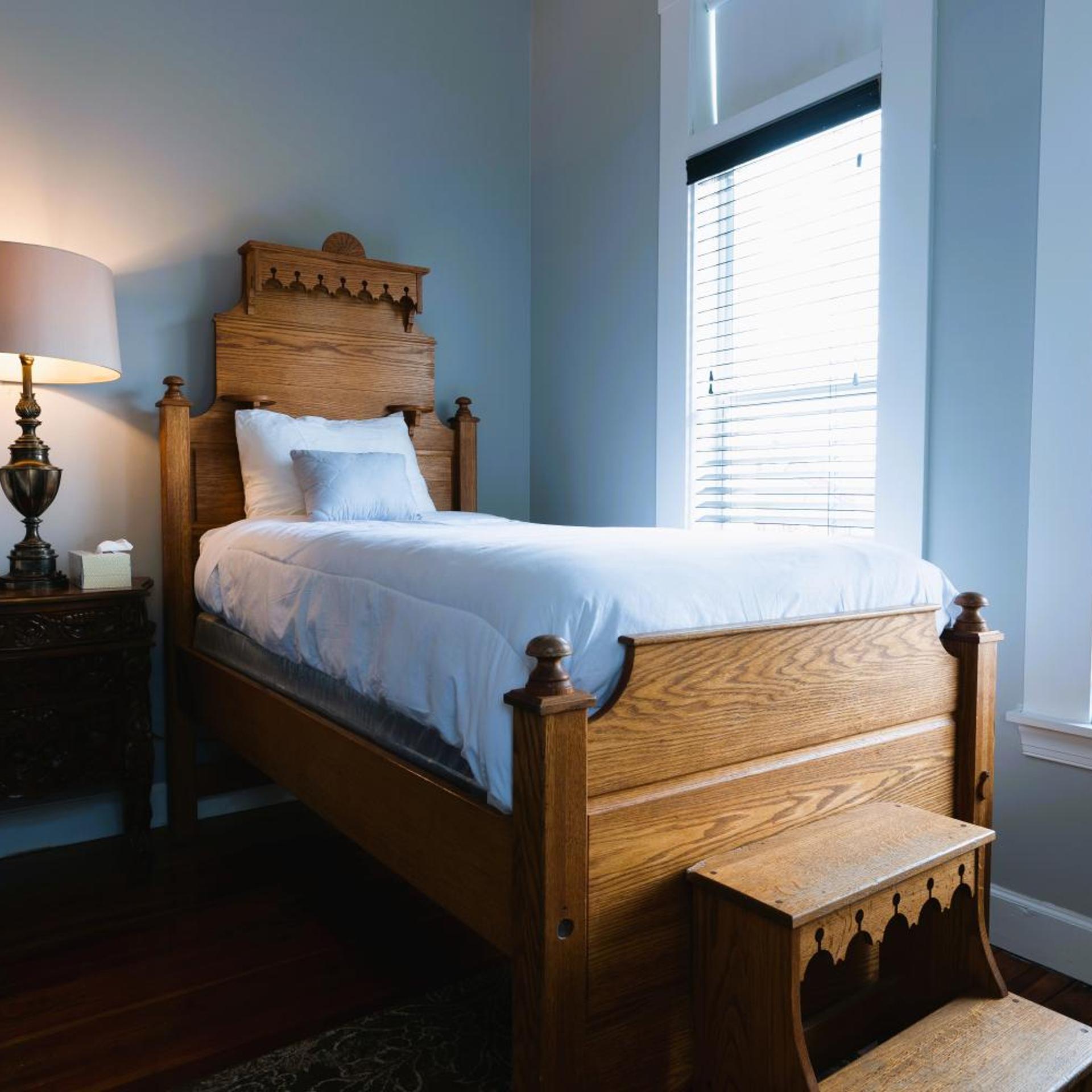 Rustic, Deluxe, 2 Queen Beds، Oak Tree Hotel 7/10