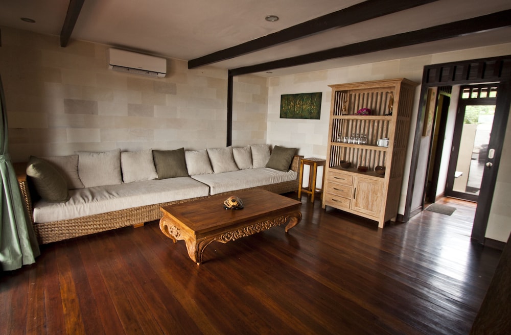 Meno Mojo Beach Resort 33/43