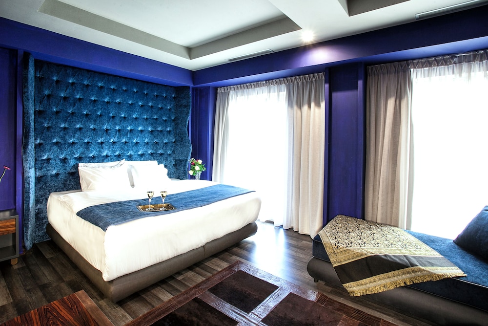 Diamond Suites 11/64