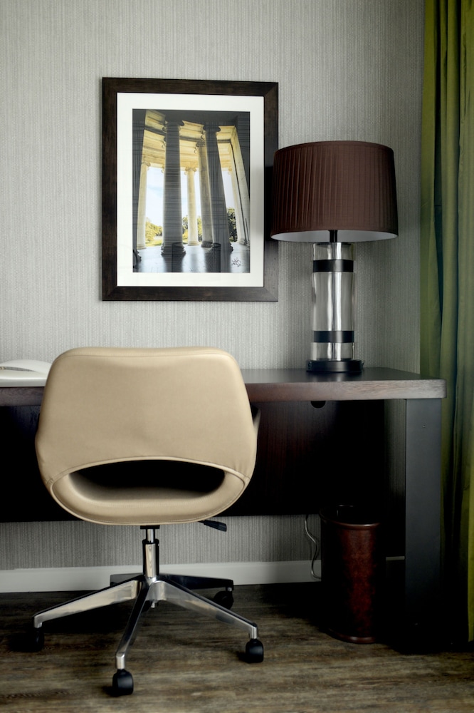 Hampton Inn and Suites Washington DC Navy Yard photo3