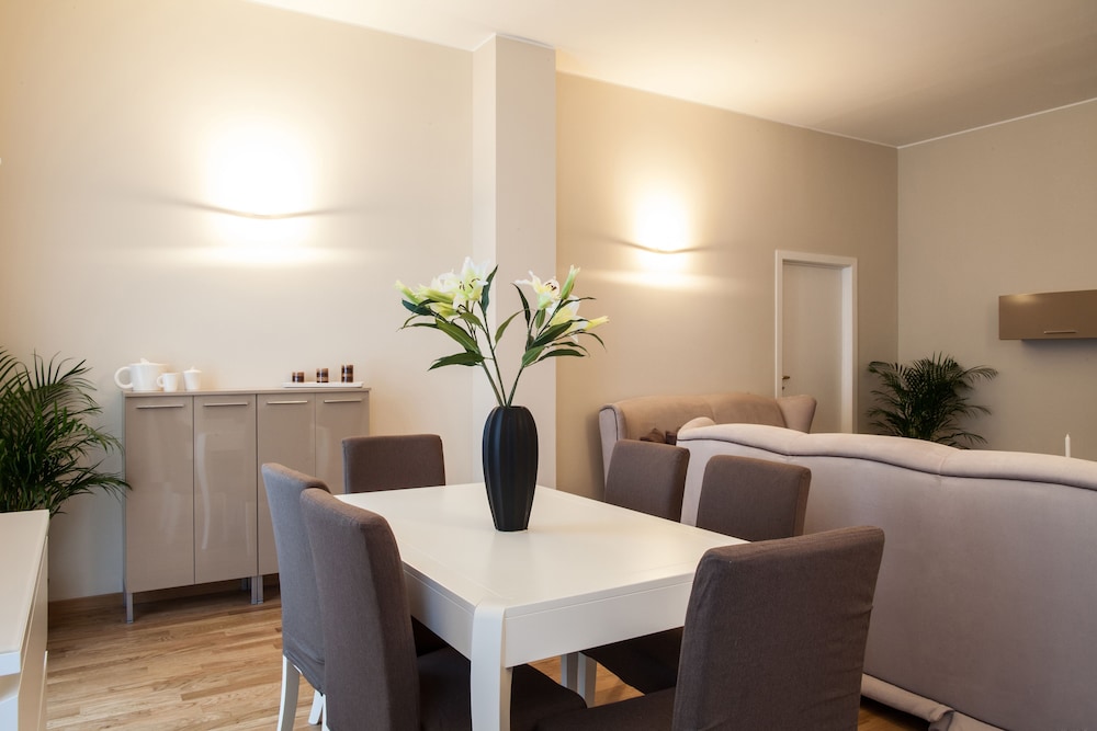 Milan Royal Suites Luxury Apartments 50/50