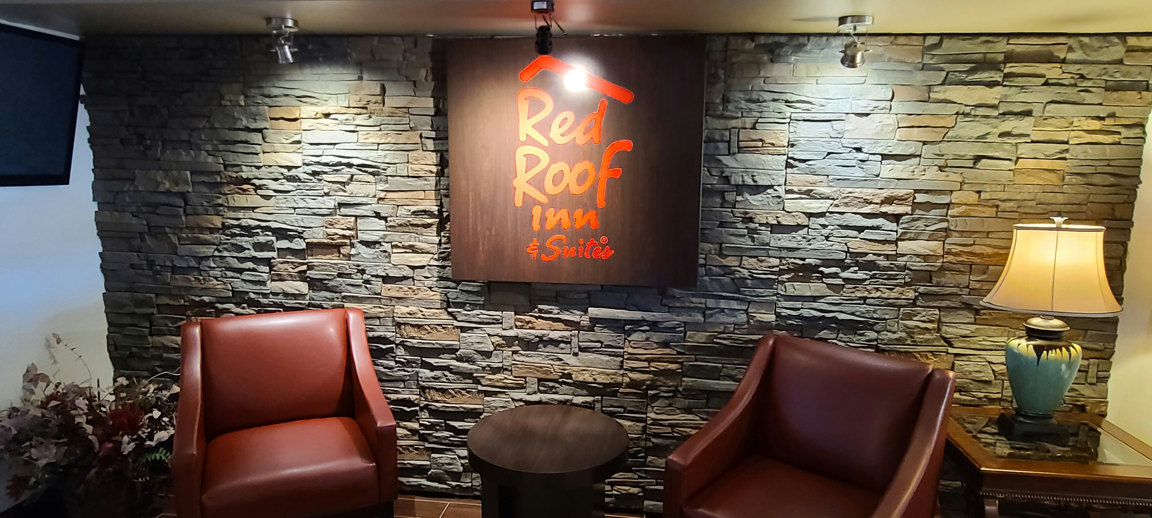 Red Roof Inn and Suites Cornelius Lake Norman 21/34