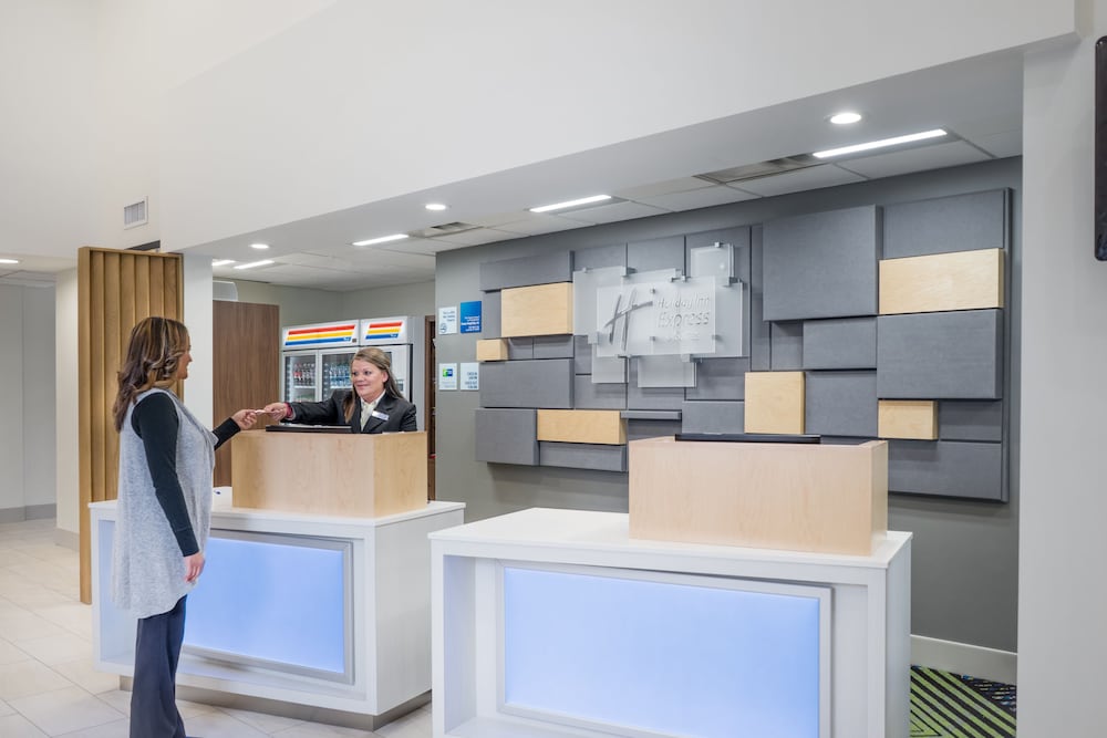Holiday Inn Express Hotel Suites Louisville East 10/52