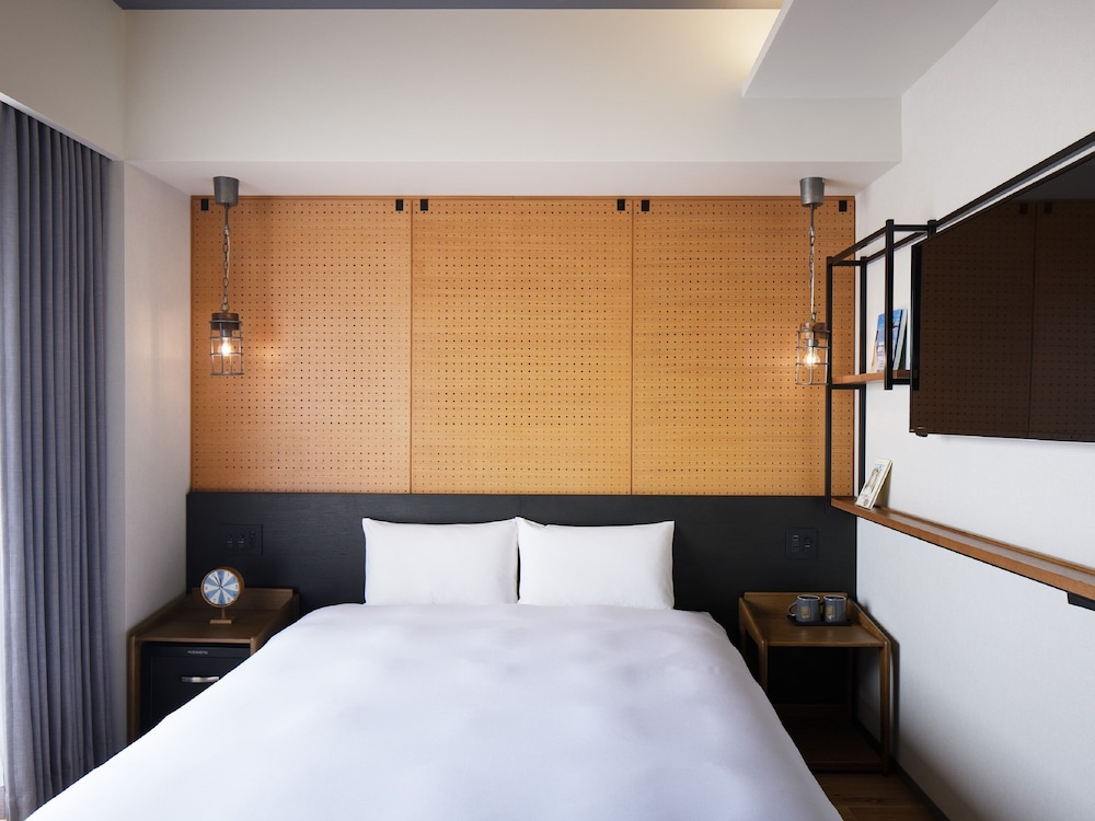 MODERATE, DOUBLE BED