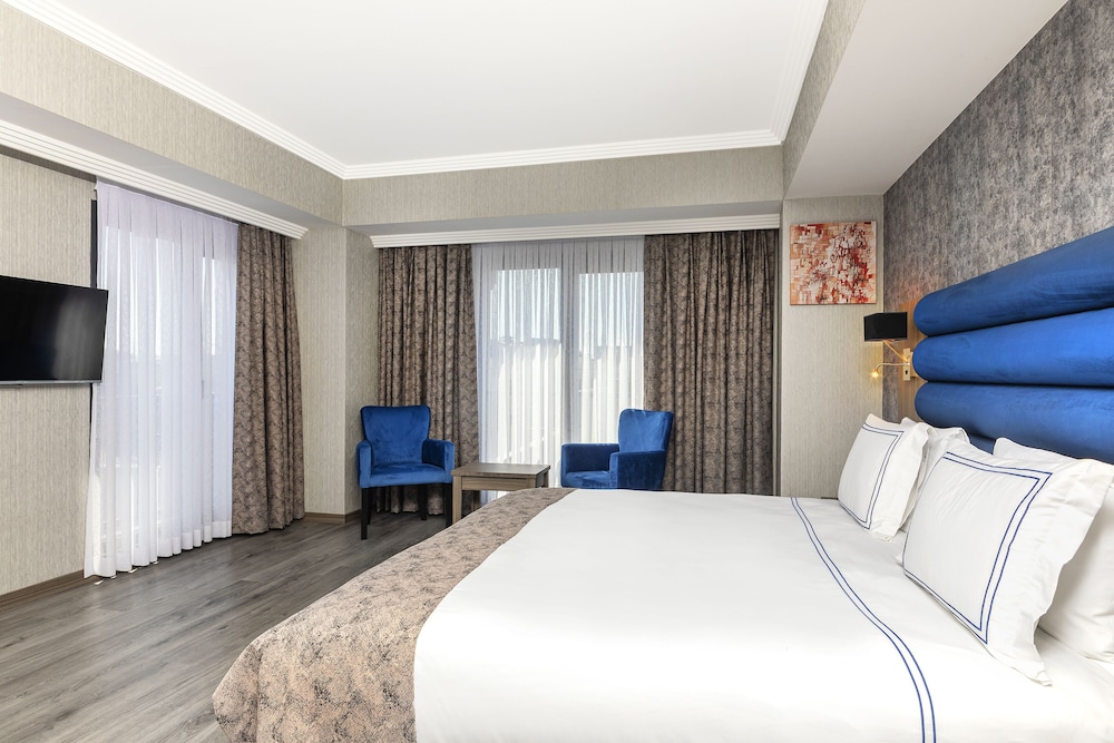 DELUXE, DOUBLE BED