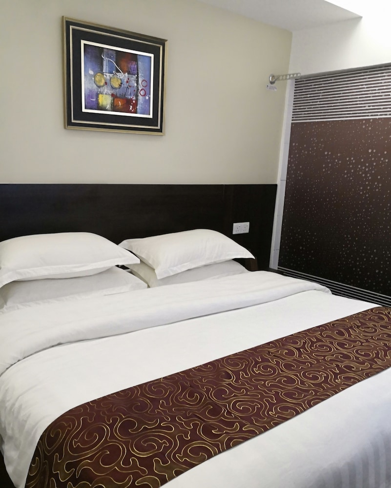 J SUITES HOTEL 23/47